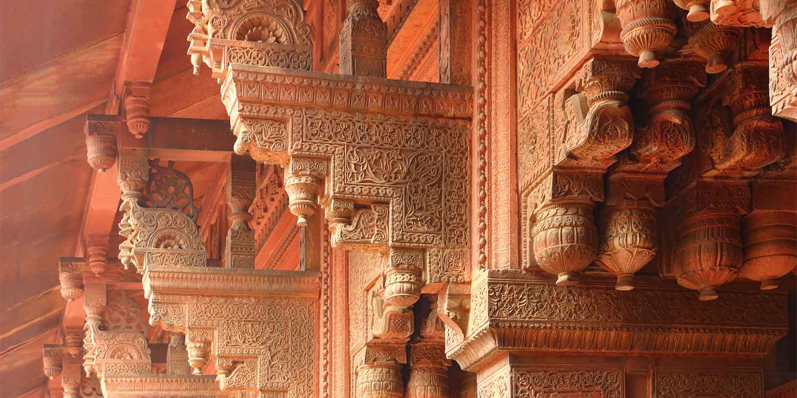 Intricate sandstone carvings of the red fort in Agra