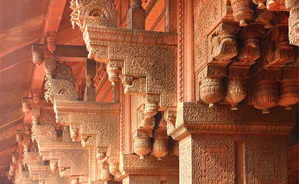 Intricate sandstone carvings of the red fort in Agra